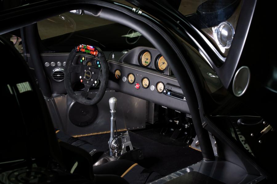 Интерьер Ultima Evolution Coupe 2015 года  (фото 36 из 42)